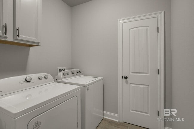 Building Photo - 1562 Fenton Cir
