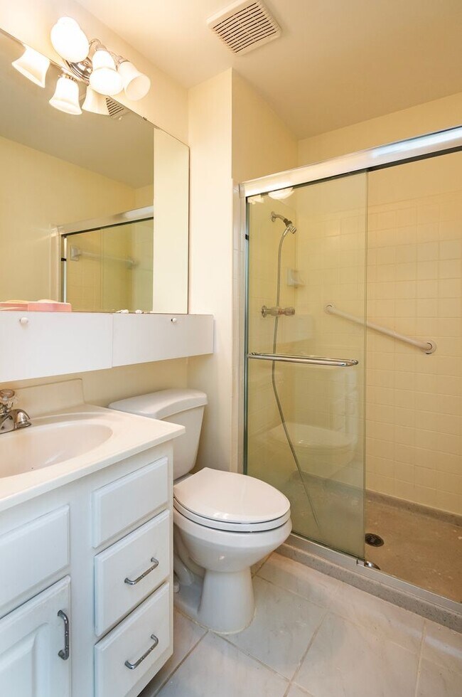 Building Photo - Beautiful 4 Bedroom 3 Bathroom South County Home