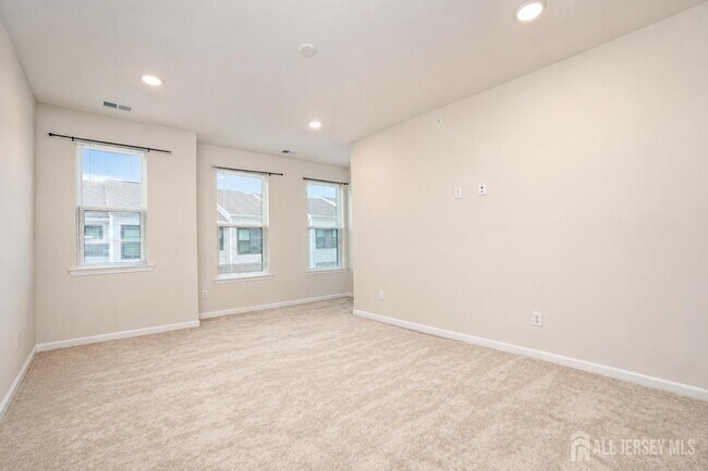 Building Photo - 605 Parker Blvd
