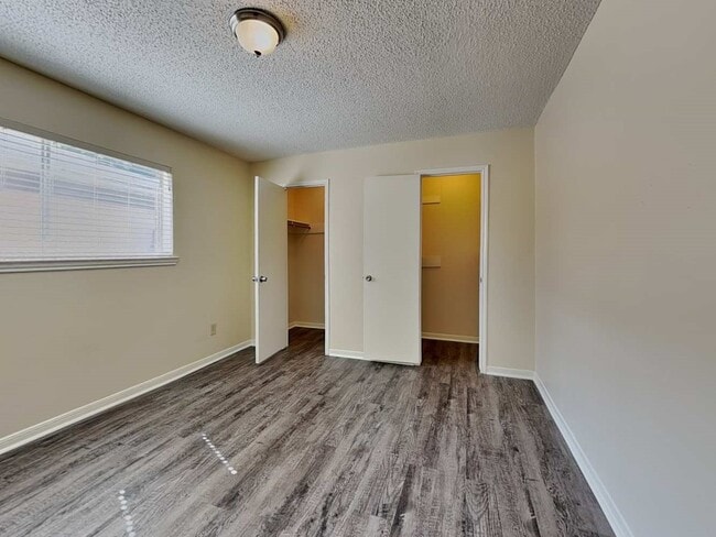 Building Photo - 6946 Maple Fox Dr