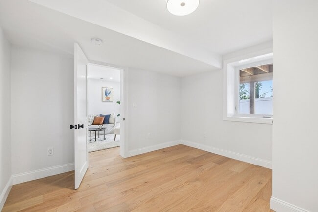 Building Photo - 34 Larch St