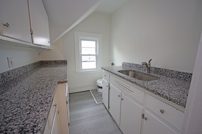 Building Photo - 358 Washington St