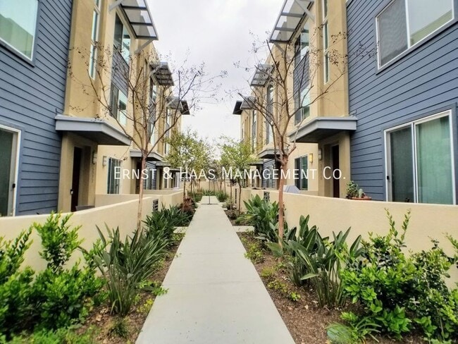 Building Photo - 5777 Acacia Ln