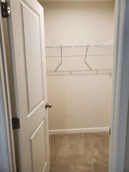 Building Photo - Room in House on Glacis Ct