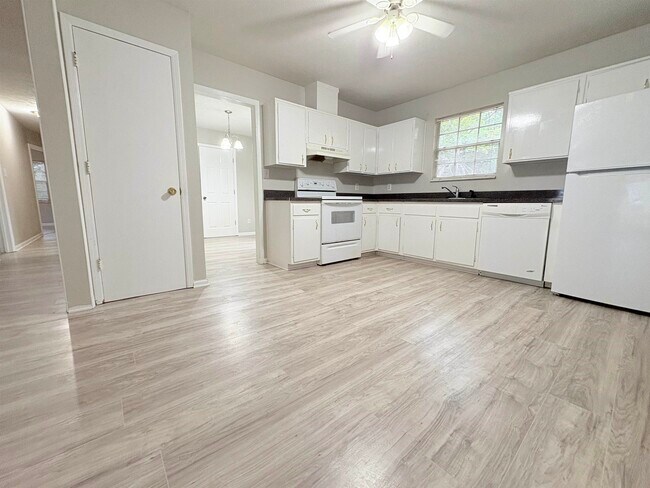 Building Photo - 1840 Devra Dr