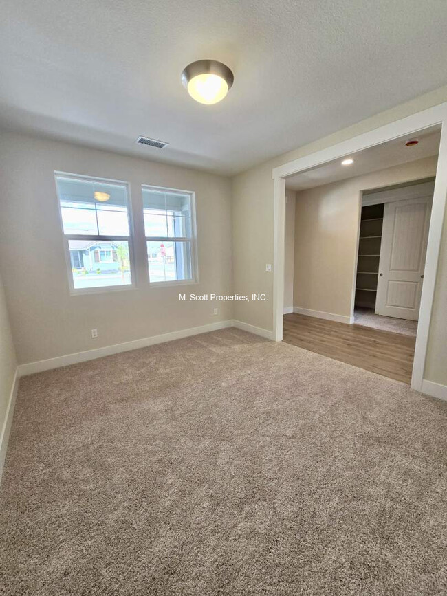 Building Photo - 445 Golden Gate Ct