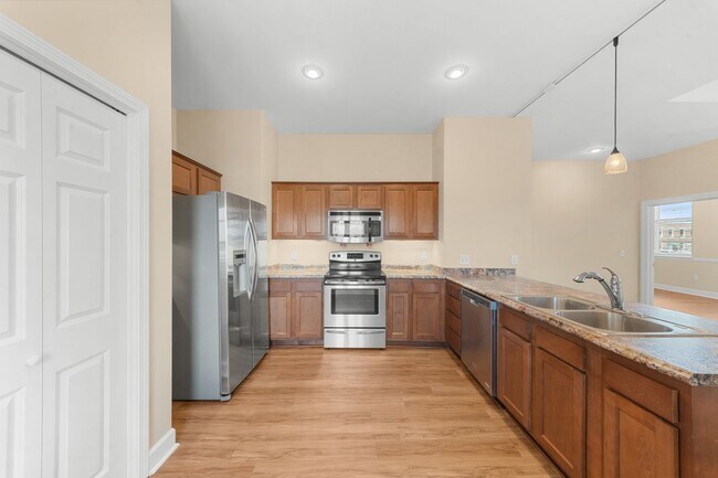 Building Photo - 51 E Main St