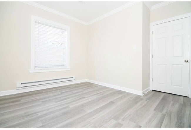 Building Photo - 648.5 W Roscoe St