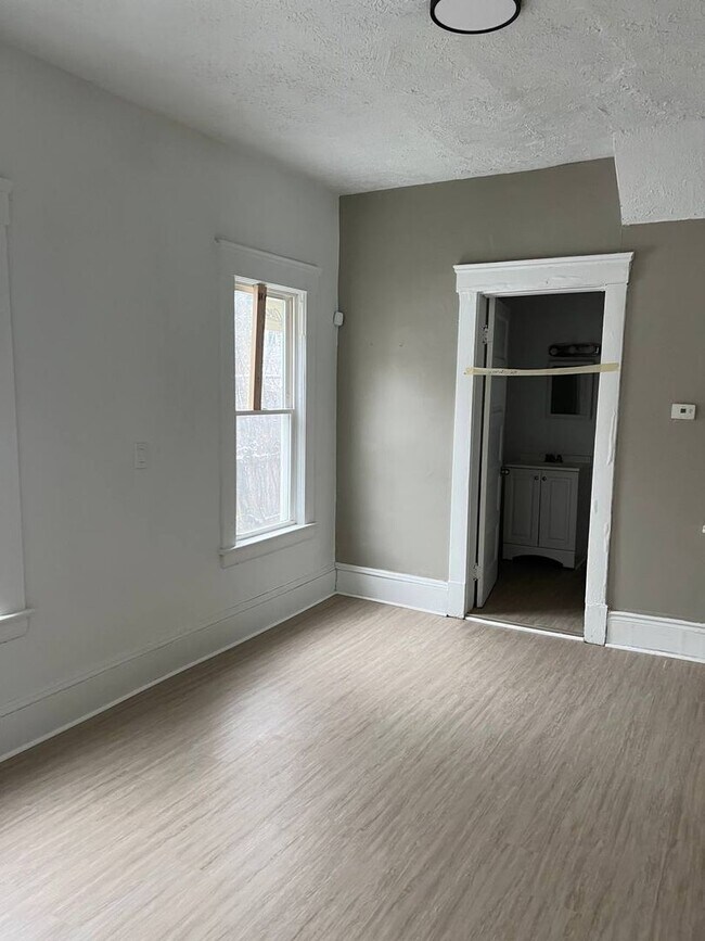 Building Photo - 853 E 155th St