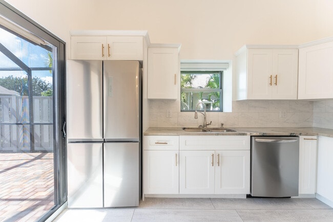 Building Photo - 302 Summerwinds Ln