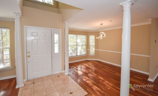 Building Photo - End Unit Townhome in Warrington Hunt community with 2 car garage!