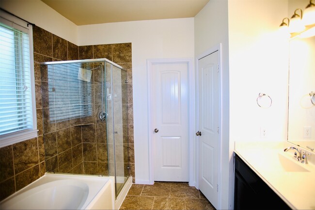 Building Photo - 13315 Canton Cliff Ct