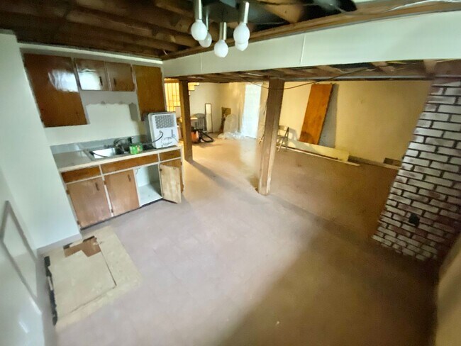Building Photo - 2 Bedroom Home in Burlington VT Available ...