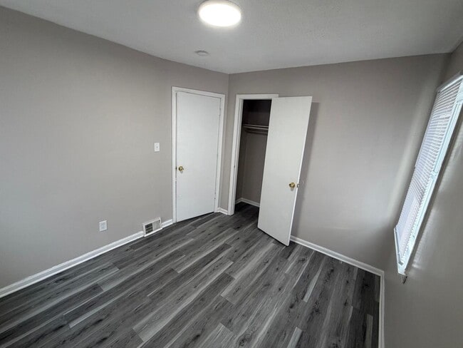 Building Photo - 3 Bedroom Renovated Ranch