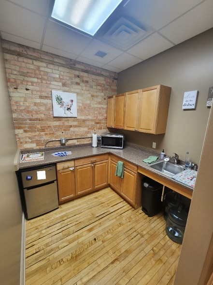 Building Photo - 9 Main St