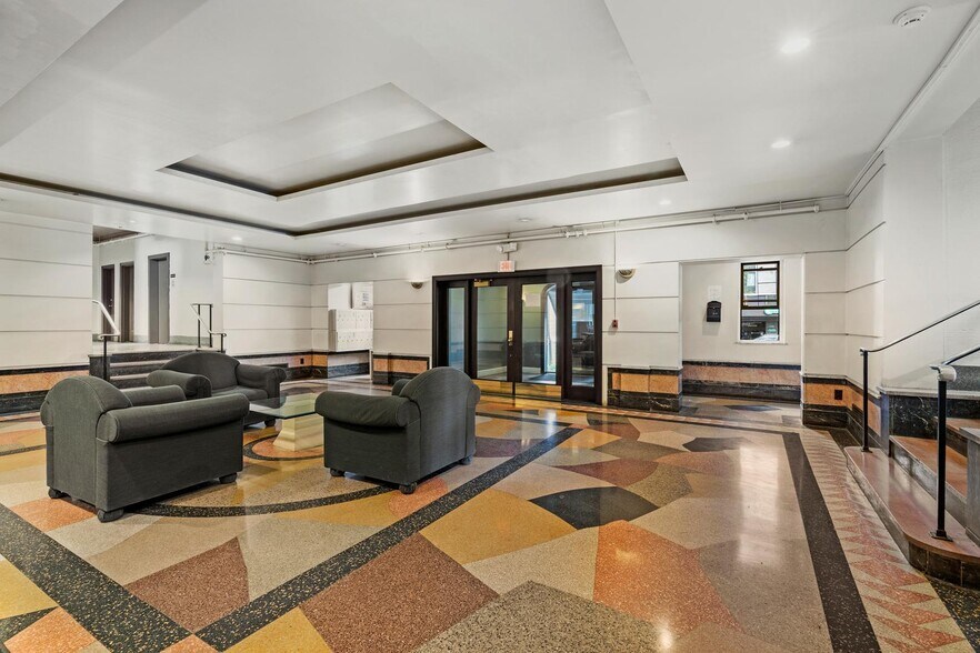 Building Photo - 755 Anderson Ave