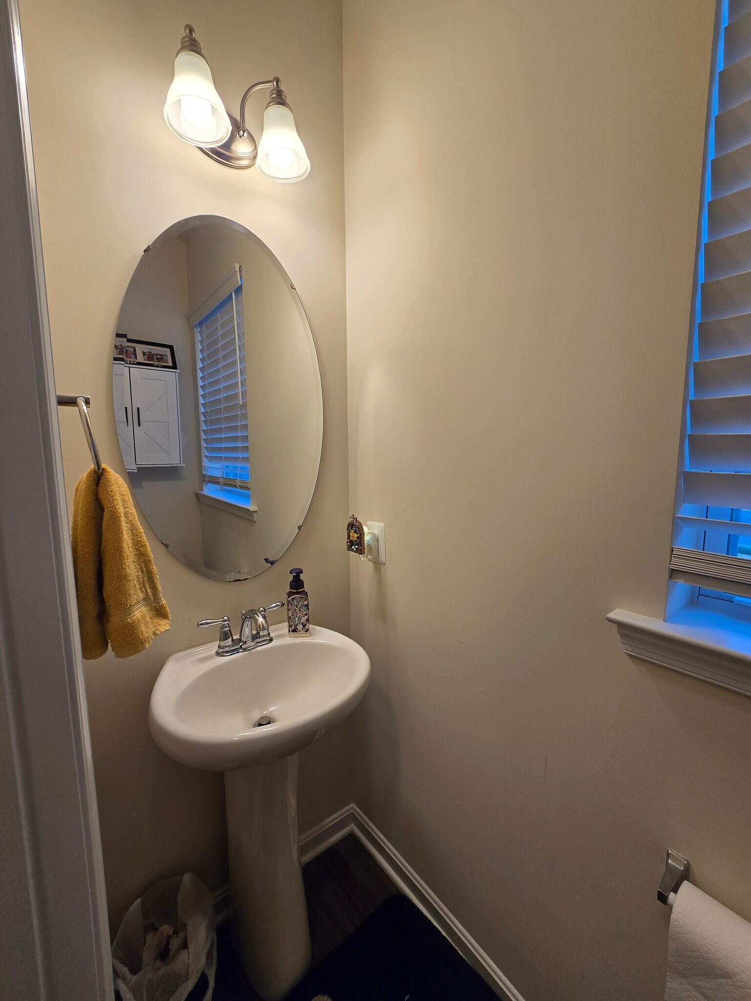 Building Photo - 45652 Tenny Hill St