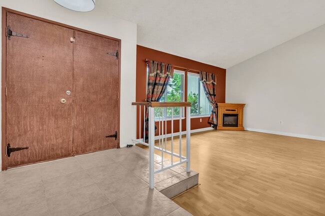 Building Photo - 1428 Camelot Dr