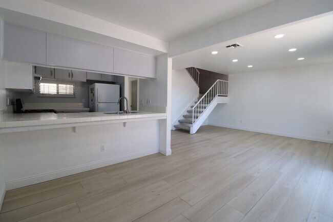Building Photo - Spacious Northpointe Condo – 3 Bedrooms + Office | 3 Baths | Attached 2-Car Garage