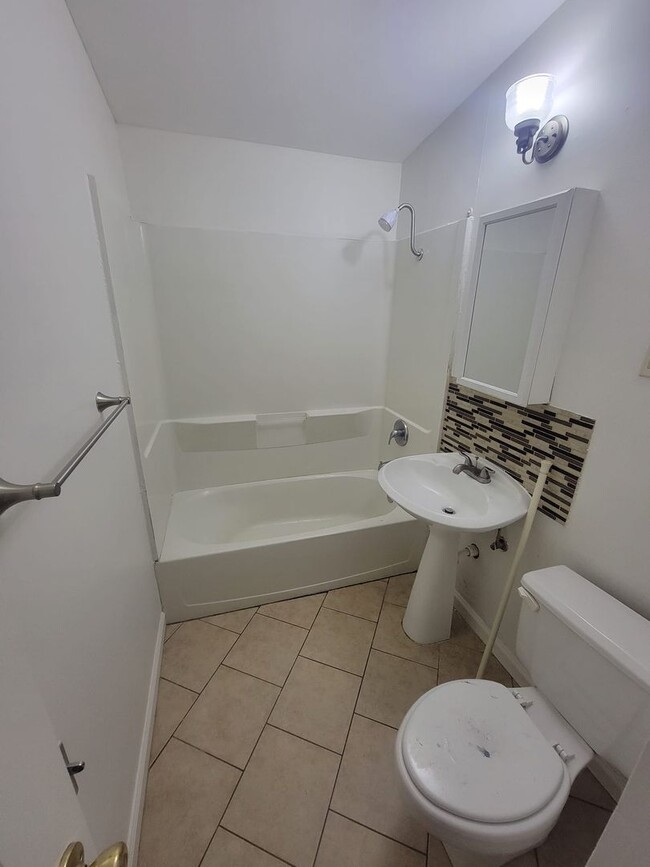Building Photo - Move-in Ready! 3 Bed 1 Bath Rental Home Tulsa