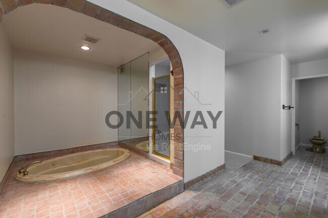 Building Photo - 49 Biltmore Estates Dr