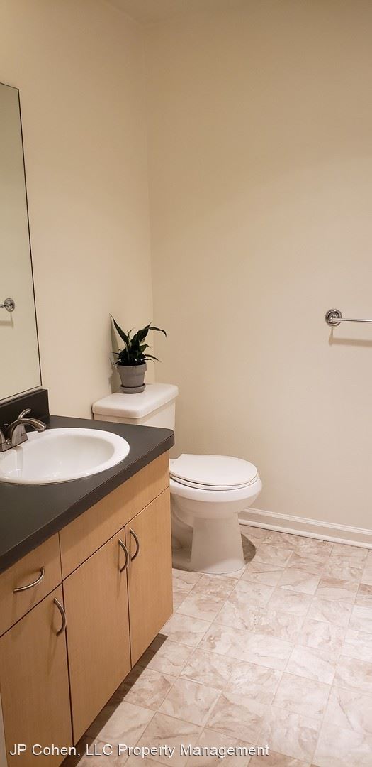 Building Photo - 3030 Waverly Dr