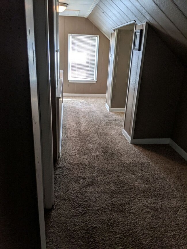 Building Photo - 3 bedroom home