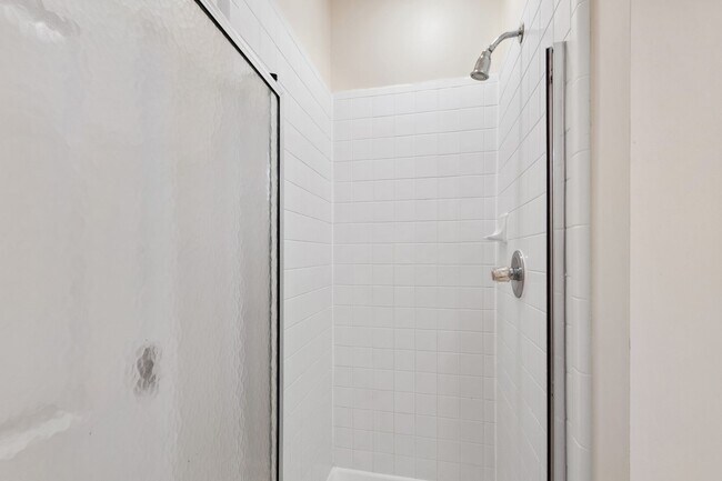 Building Photo - Lovely 3 bedroom townhome in fantastic Ral...