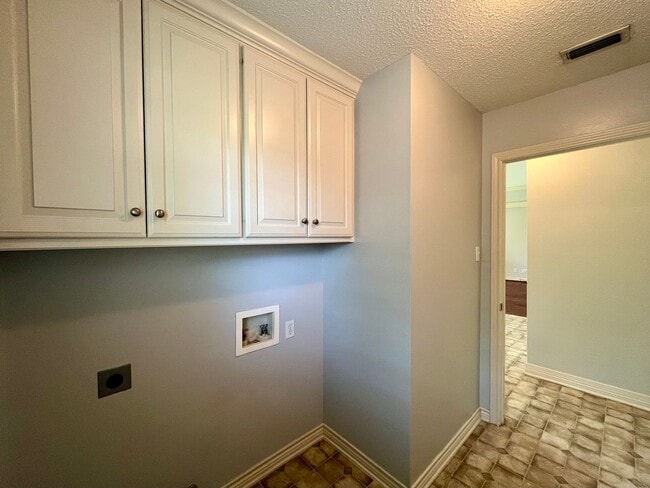 Building Photo - 16780 Terrebone Dr.