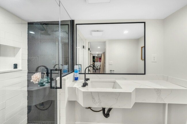 Building Photo - 67 Hillcrest Rd