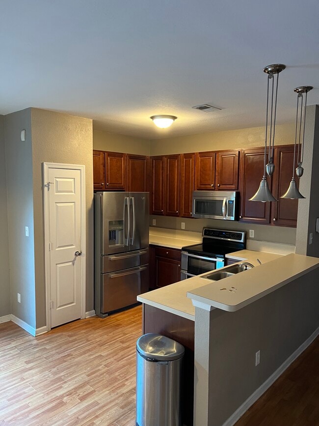 Building Photo - 305 Garcia Dr