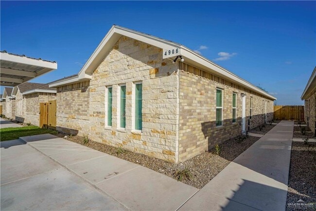 Building Photo - 31 Hiawatha Dr