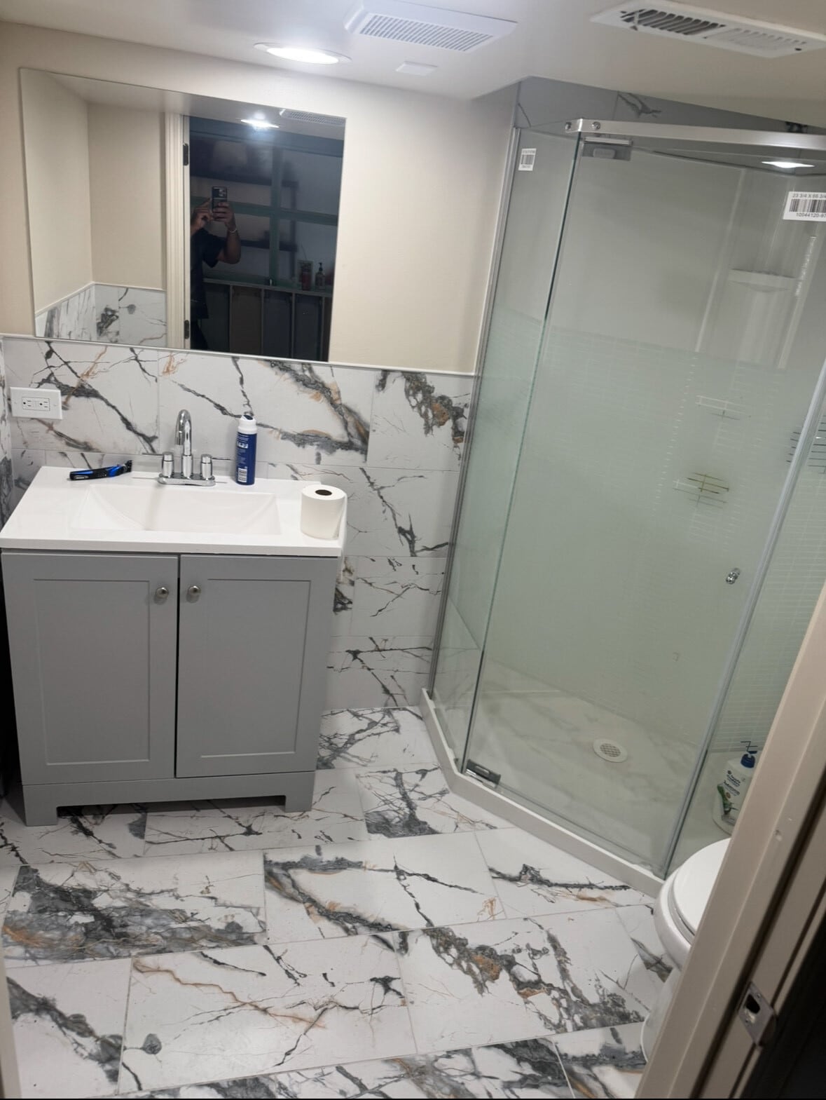 Unit 2a Bathroom - 5724 W Henderson St