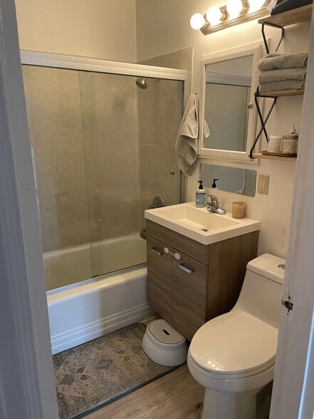 Bath - 1409 NE 71st Ave