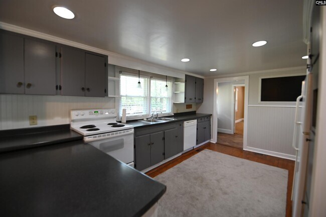 Building Photo - 217 Forest Bickley Rd