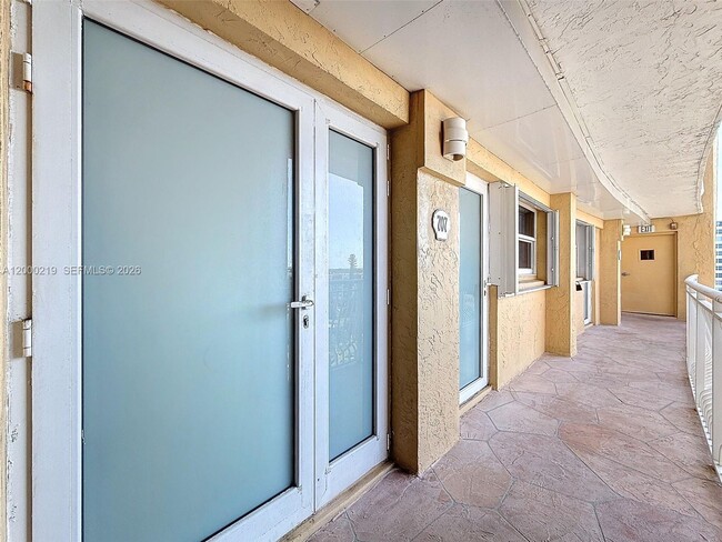 Building Photo - 328 N Ocean Blvd