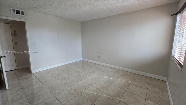 Building Photo - 8615 NW 5th Terrace