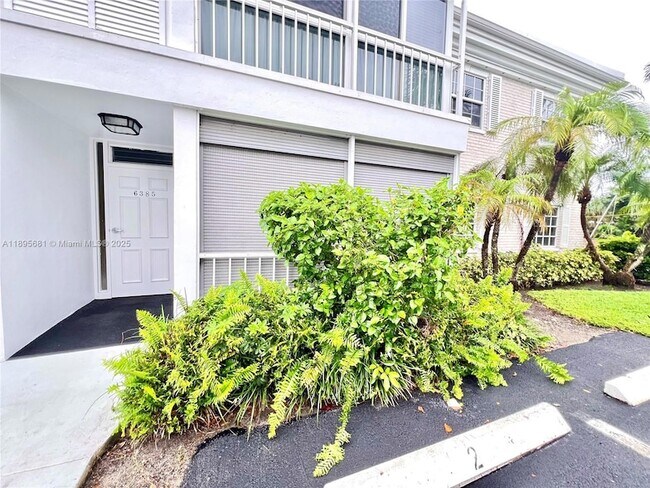 Building Photo - 6385 Bay Club Dr