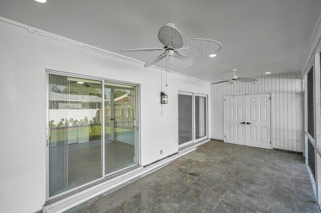 Building Photo - 2821 NE 2nd Ave