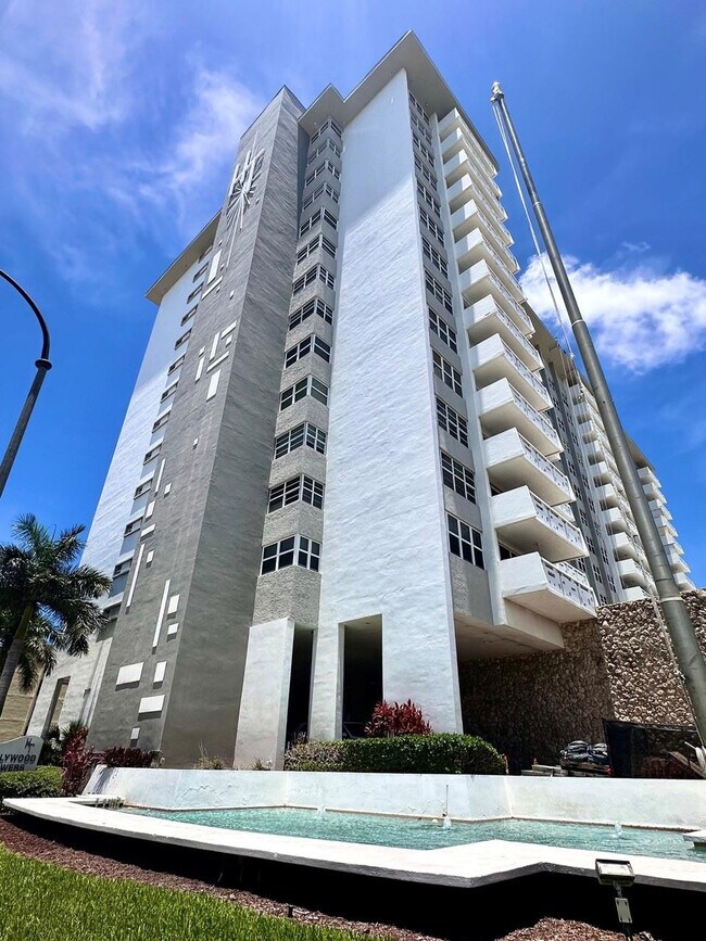 Building Photo - 3111 N Ocean Dr