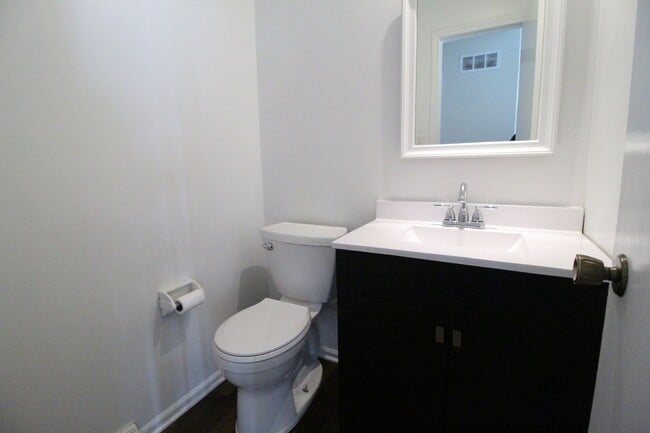 Building Photo - Fully Remodeled 2 Bedroom 1.5 Bath Duplex In Olathe