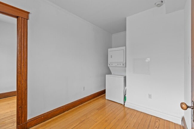 Building Photo - 201 19th St