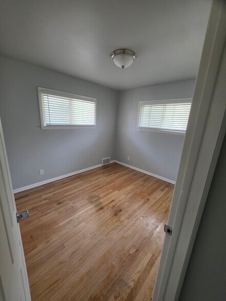 Building Photo - 5418 N 53rd St