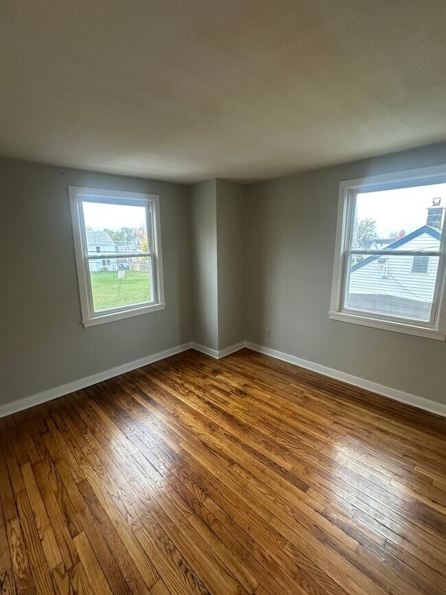Building Photo - 18-24 Balzac Court
