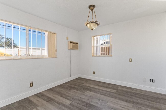 Building Photo - 3521 NW 18th Pl