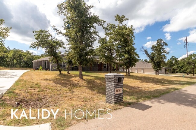 Building Photo - 1679 Kalidy Dr