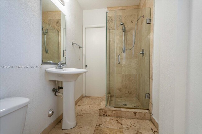 Building Photo - 2180 Bay Dr