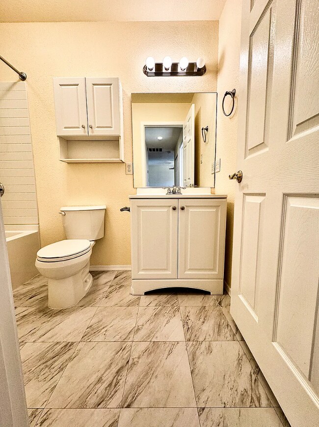 Building Photo - A Cozy 2 bed/ 2 bath home in the heart of Yuma!