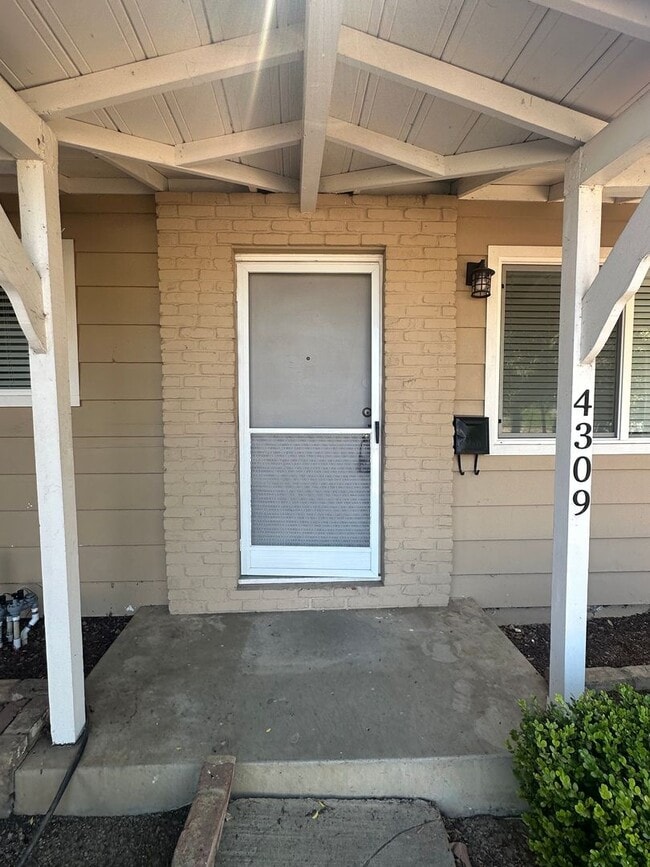 Building Photo - 4309 Ross Ave