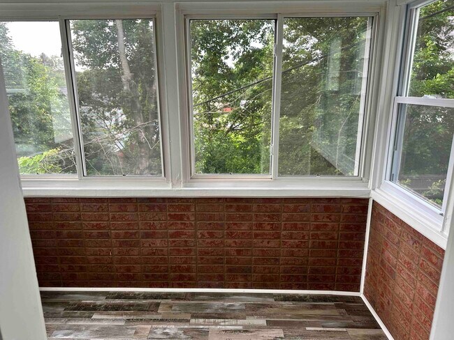 Nook - 1919 Columbia Ave